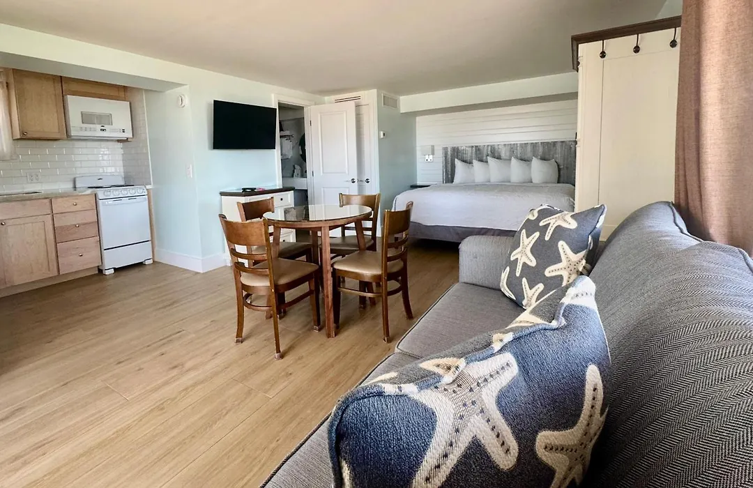 Ragged Edge Resort & Marina-1