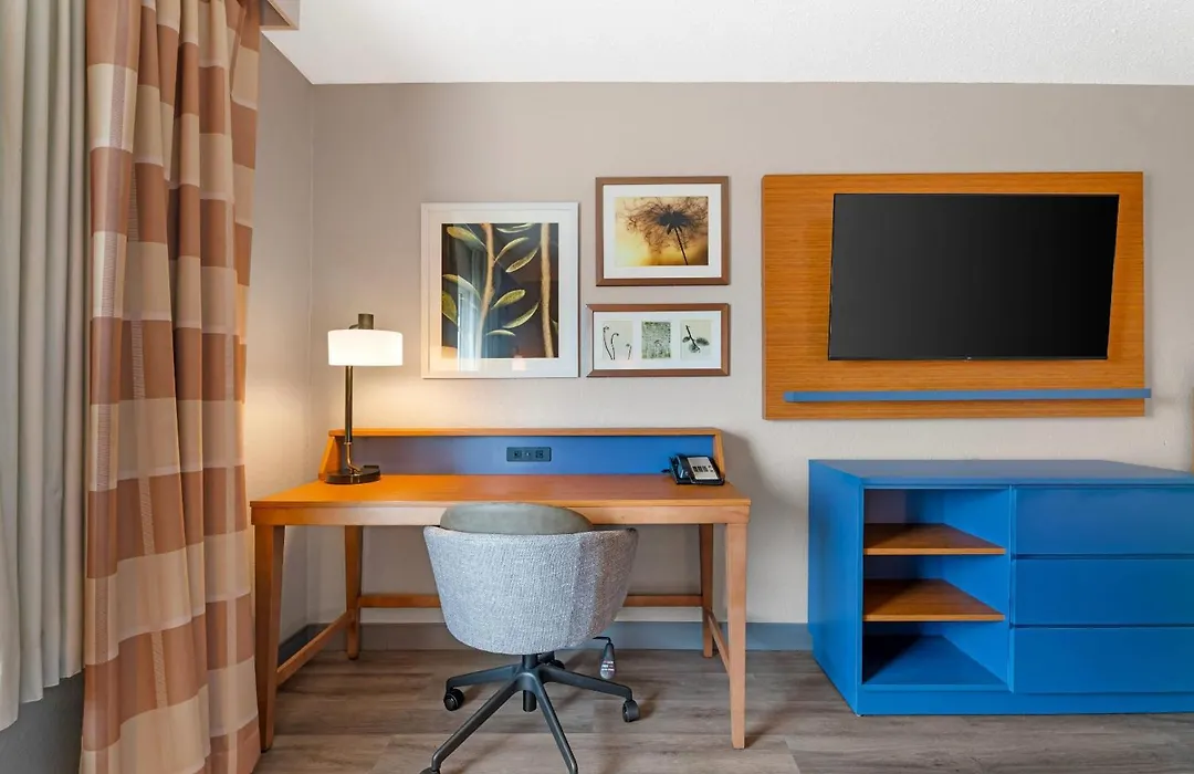 Country Inn & Suites By Radisson, West Bend, Wi-1