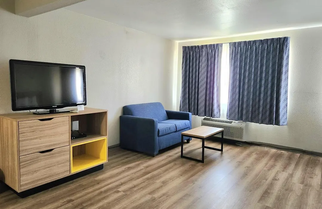 Days Inn & Suites By Wyndham Corpus Christi Central-1