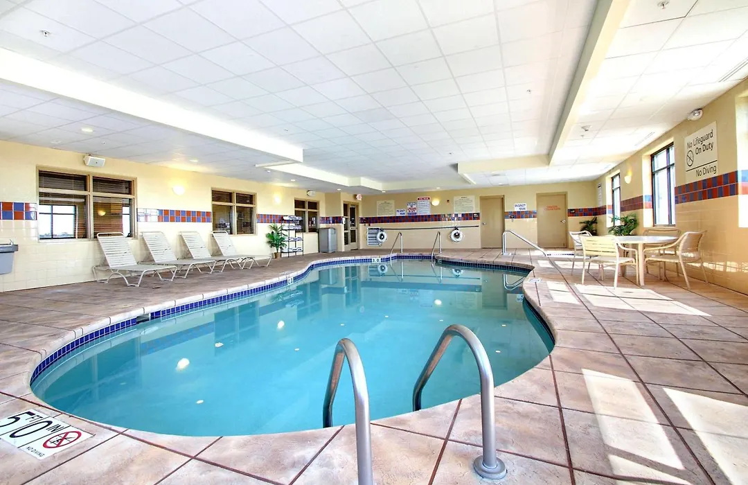 Hampton Inn & Suites West Bend-1