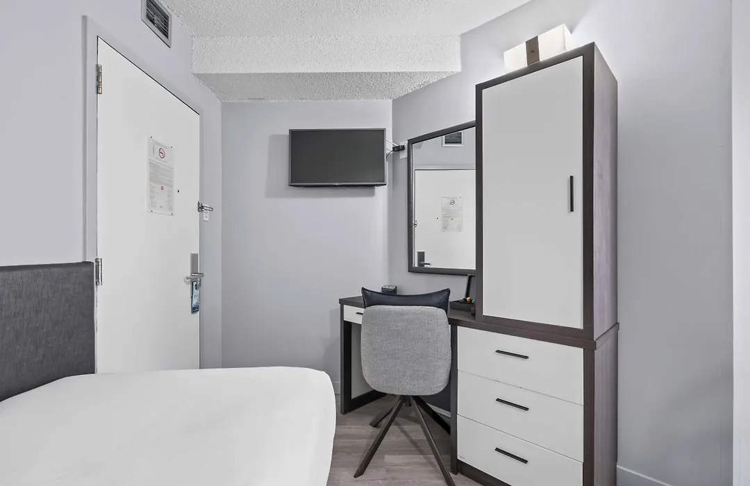 Travelodge By Wyndham Montreal Centre-1