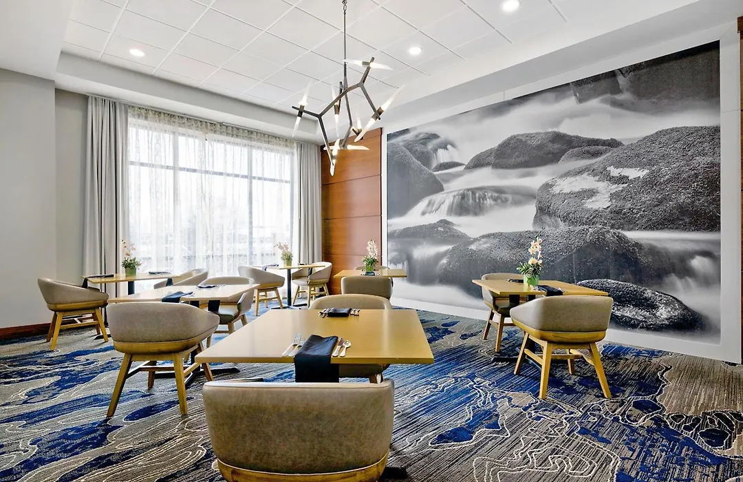 Doubletree By Hilton Davenport-1