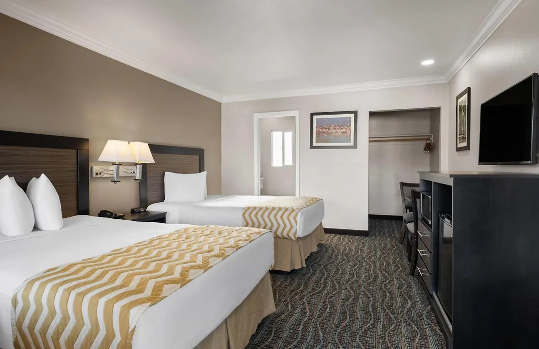 Travelodge By Wyndham Eureka-1