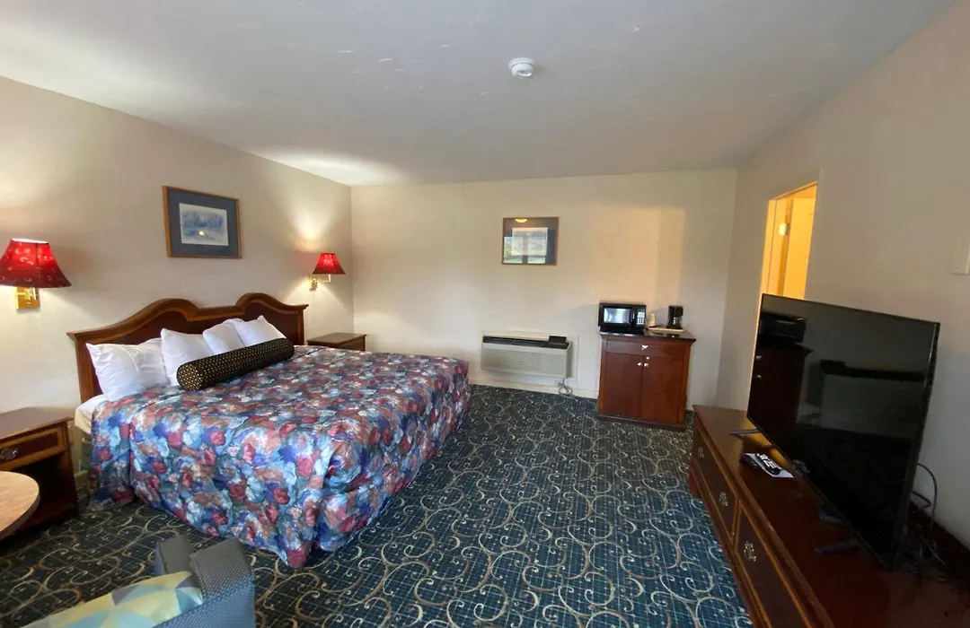 Economy Lodge 682 Main St Sturbridge-1