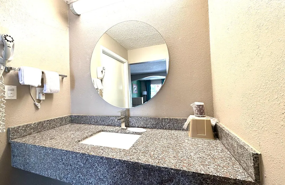 Super 8 By Wyndham Marianna I-10-1