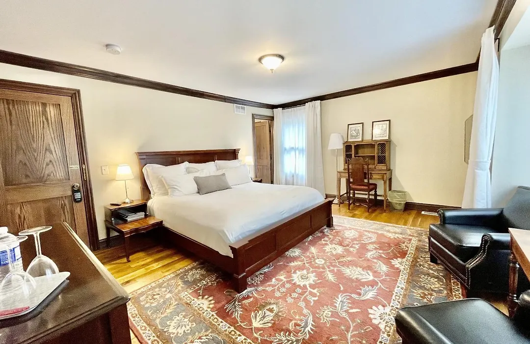 Dartmouth House Inn-1