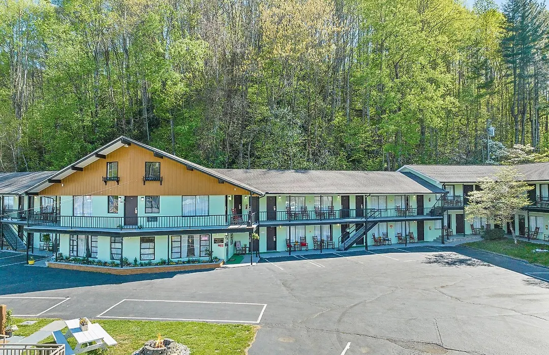 Castlewood Inn-1