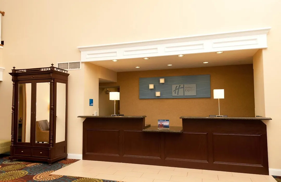 Holiday Inn Express Hotel & Suites Bloomington-Normal University Area By Ihg-1