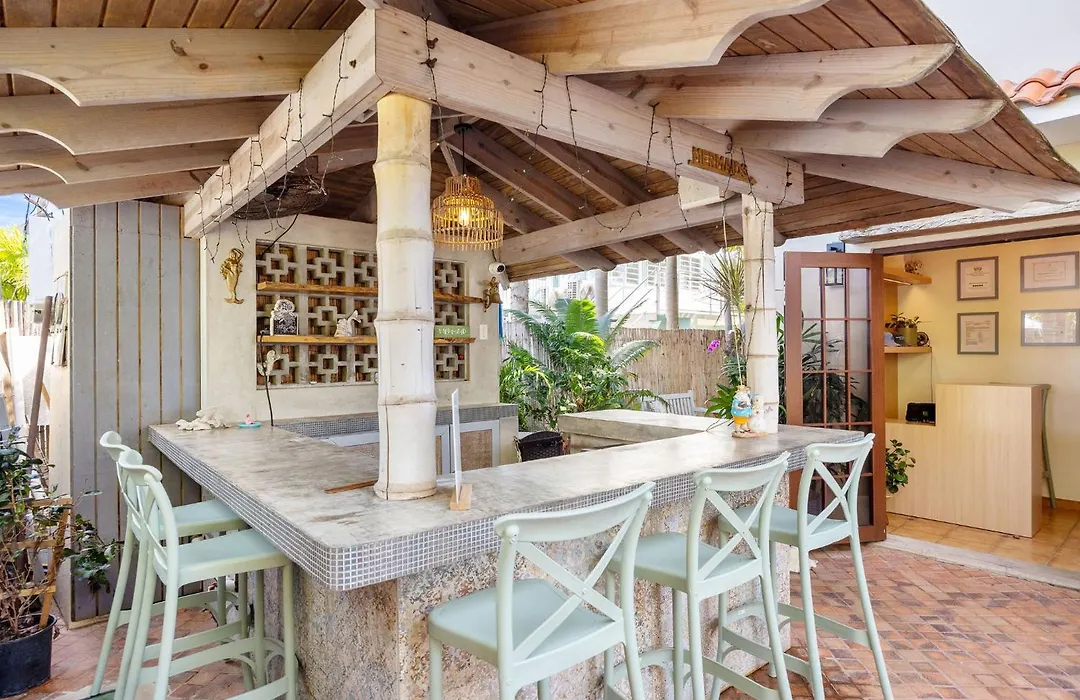 Tres Sirenas Beach Inn-1