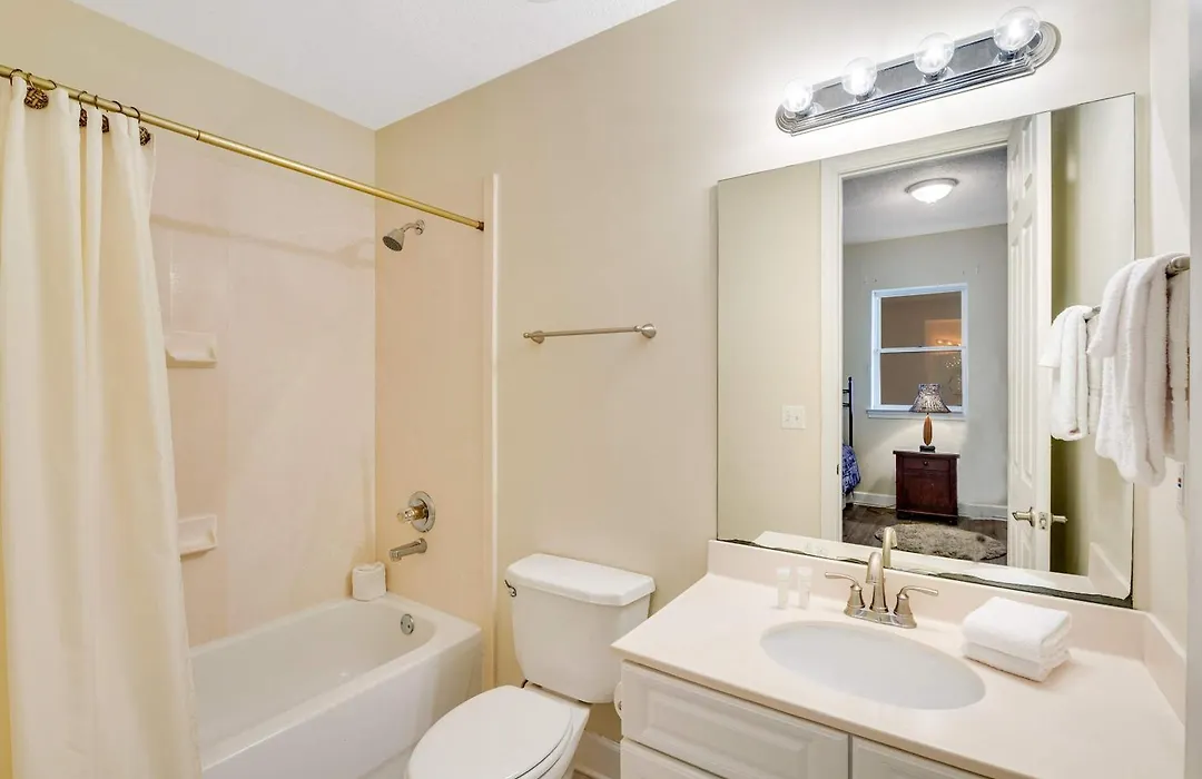Regency Isle 802-1