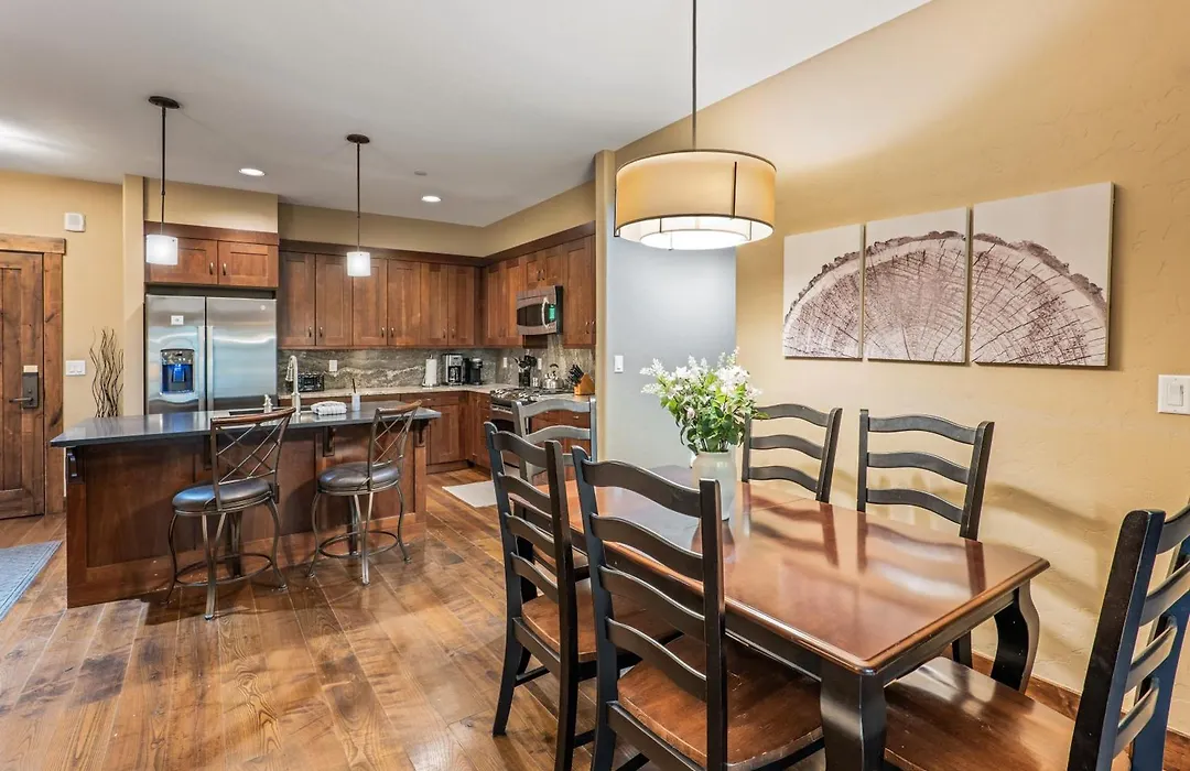 Luxe Breck Escape - 2Br & 2Ba With Pool, Hot Tubs & Walk To Downtown-1