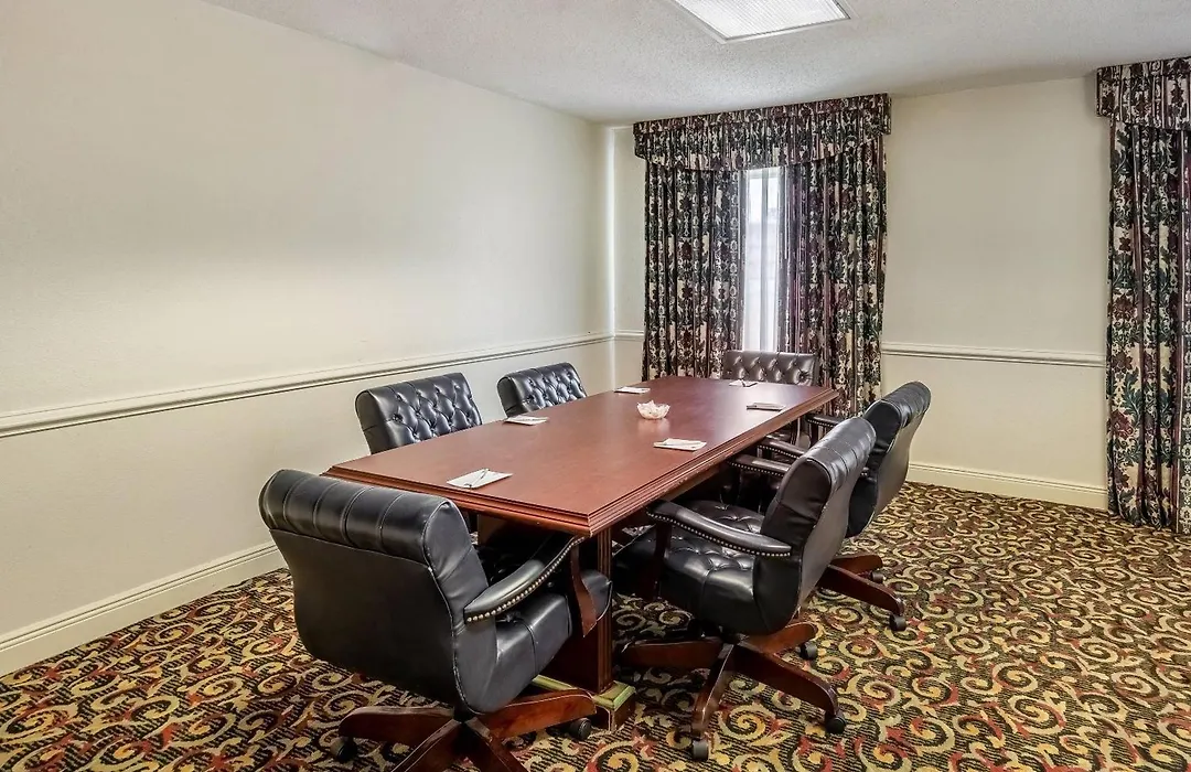 Clarion Inn & Suites Central Clearwater Beach-1