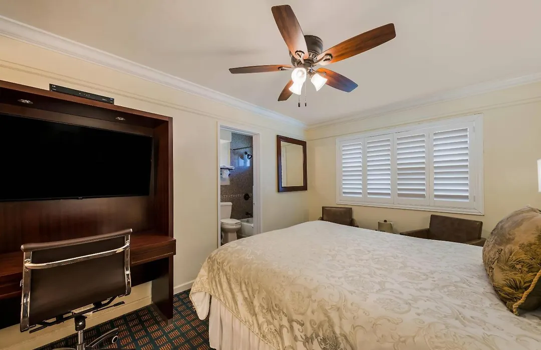 Clarion Collection Carmel Oaks Inn-1