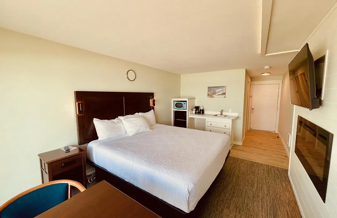 The Sandcastle Beachfront Hotel-1