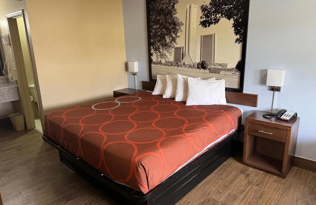 Super 8 By Wyndham Tulsa - Route 66-1