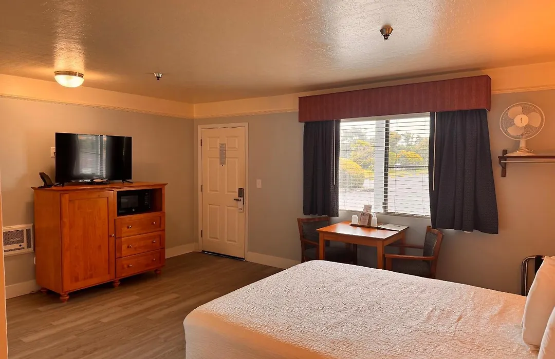 Seabird Lodge Fort Bragg-1