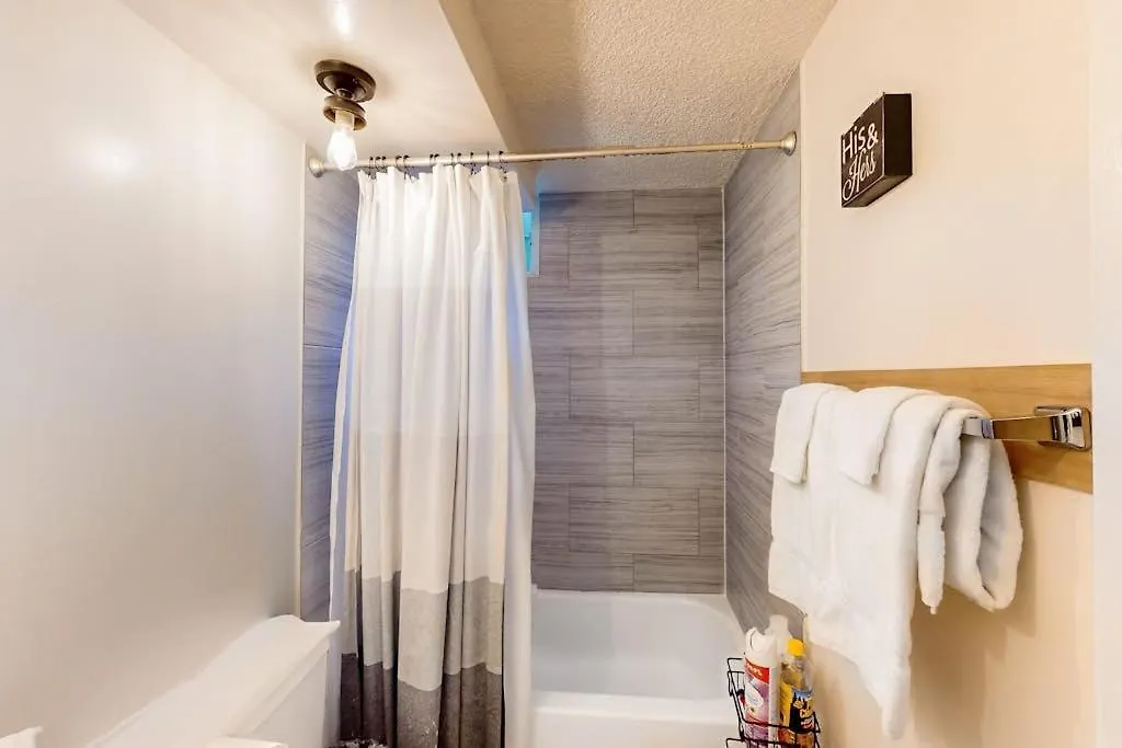 The Bamboo Oasis At Bamboo Waikiki #307-1