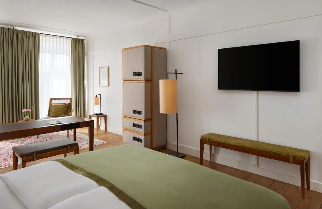 Louis Hotel-1