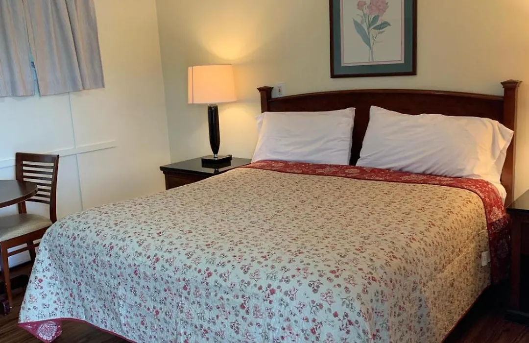 Royale Coach Motor Lodge-1