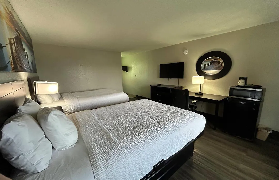 Days Inn By Wyndham Savannah Airport-1