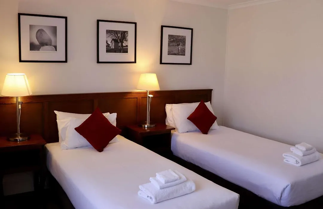 Mercure Canberra-1