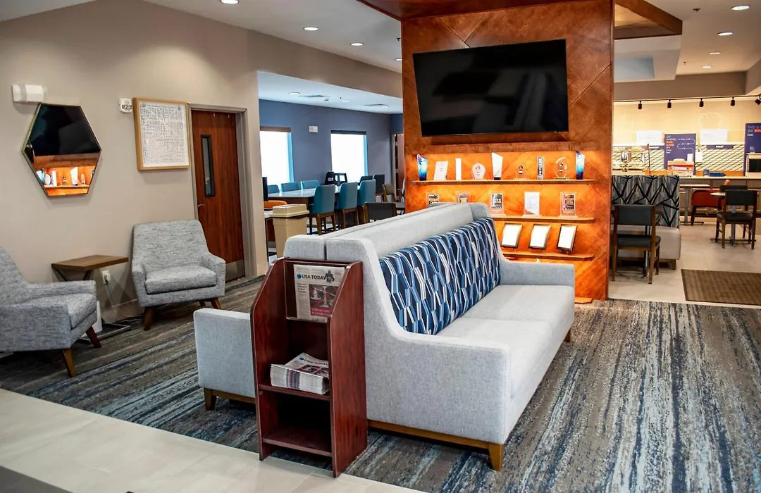 Holiday Inn Express & Suites - Mason City By Ihg-1