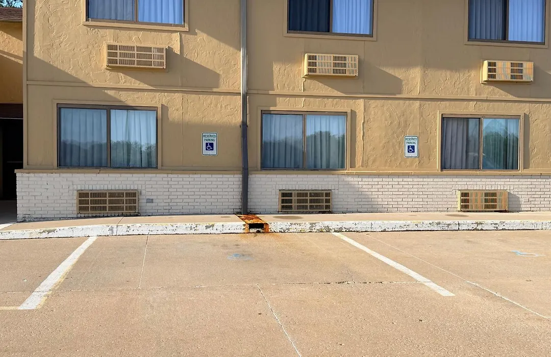 Super 8 By Wyndham Macomb-1