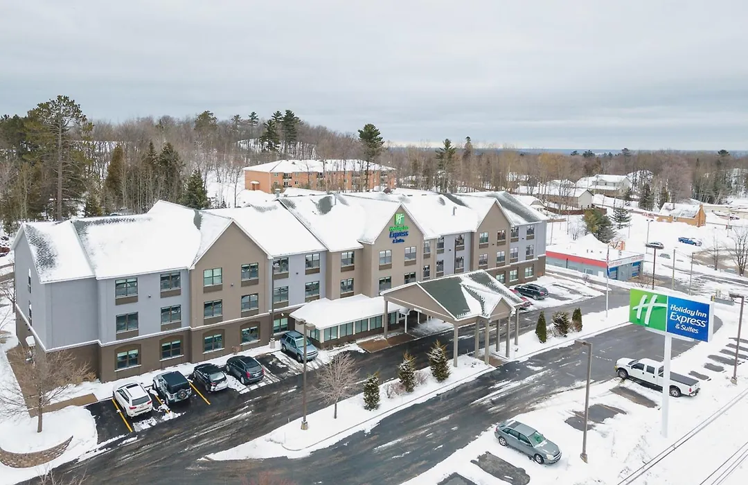 Holiday Inn Express & Suites Marquette By Ihg-1