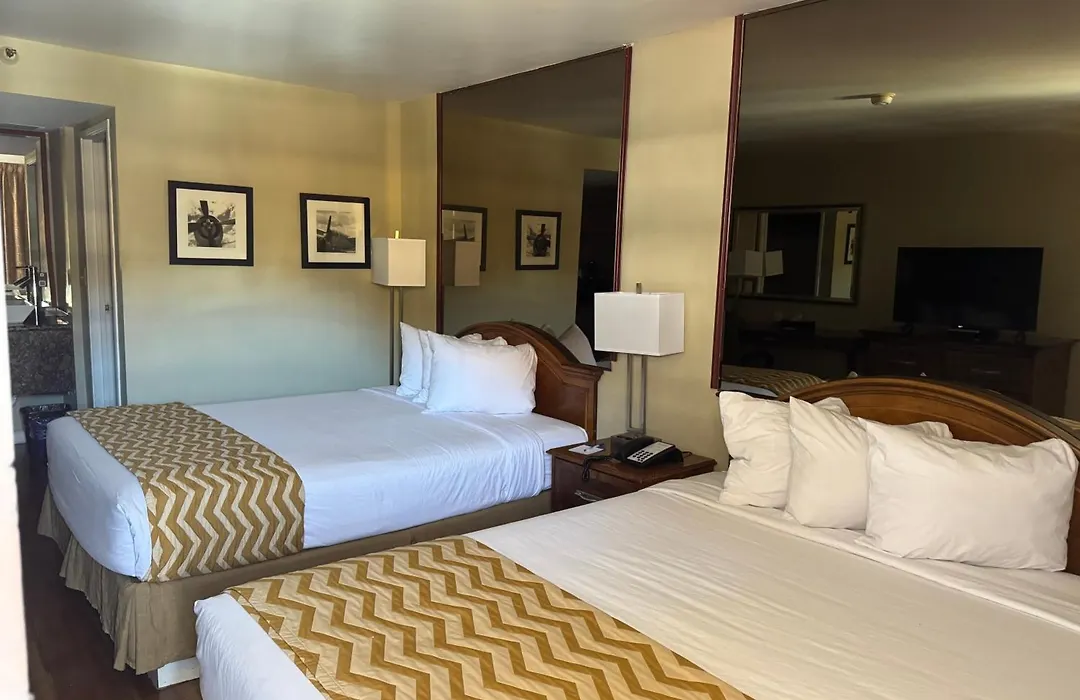 Travelodge By Wyndham Reno-1