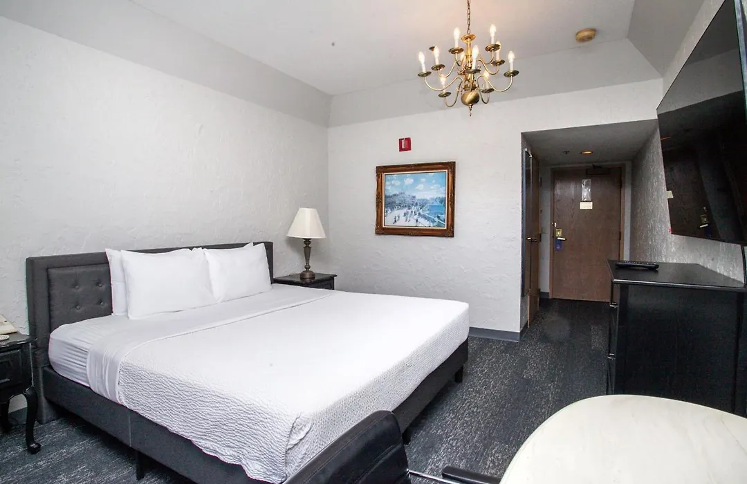 Chateau Hotel And Conference Center-1