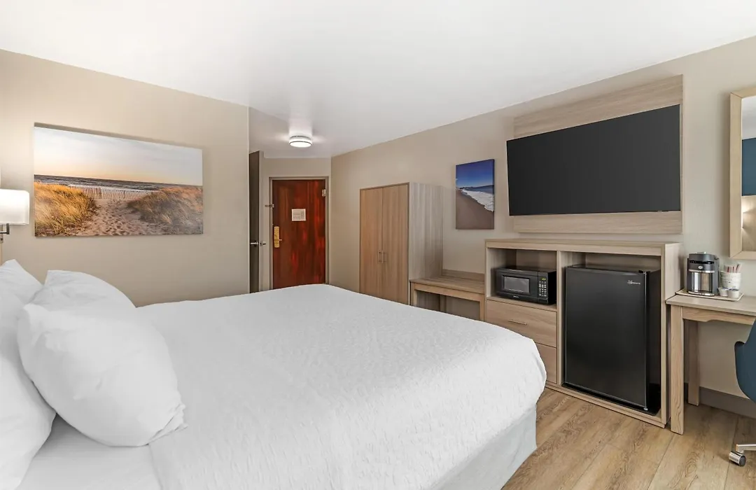 Best Western Plus, The Inn At Hampton-1