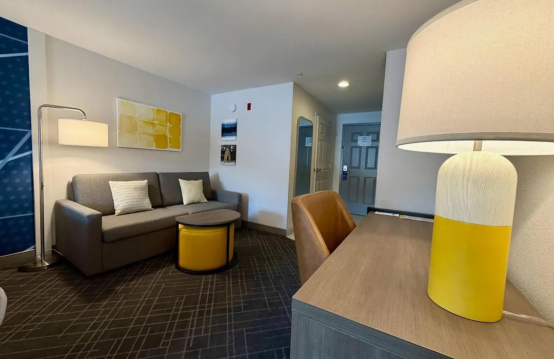 Comfort Inn & Suites Sturbridge-Brimfield-1