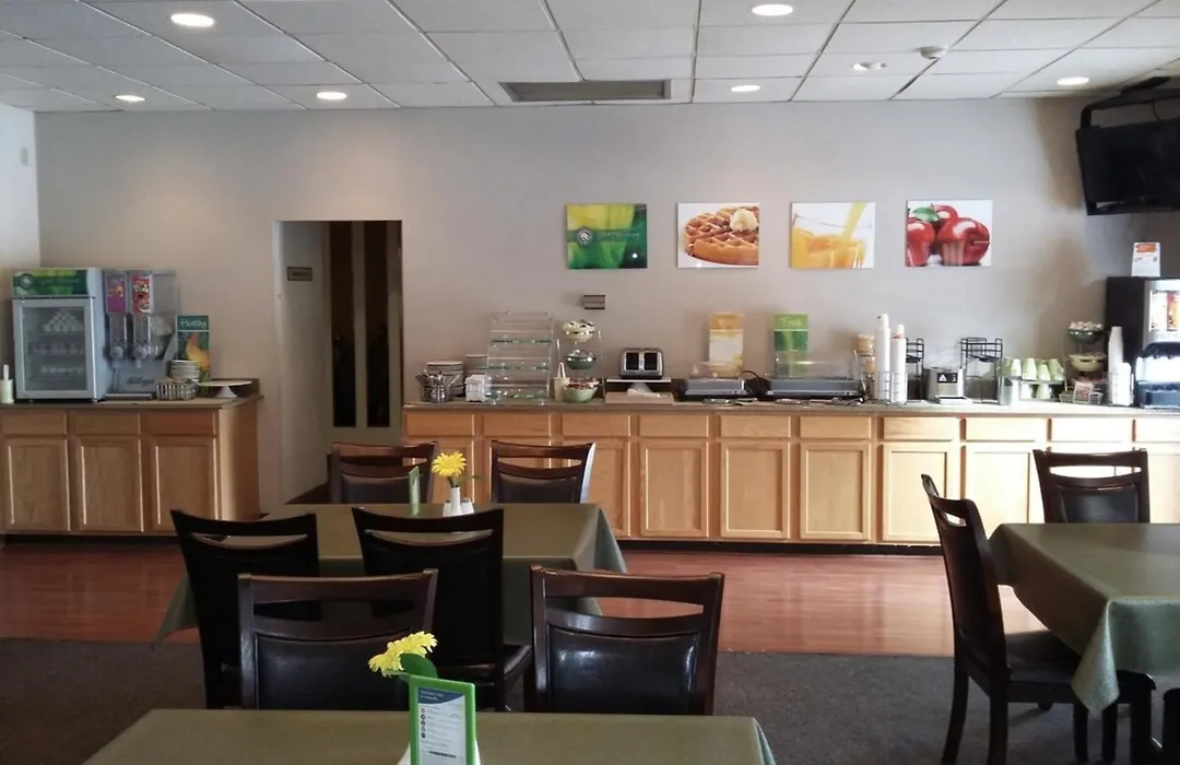 Quality Inn & Suites Escanaba North-1
