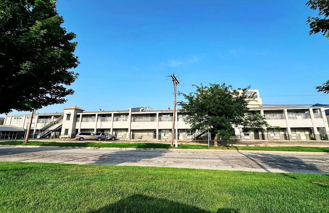 Blue Way Inn & Suites Wichita East-1