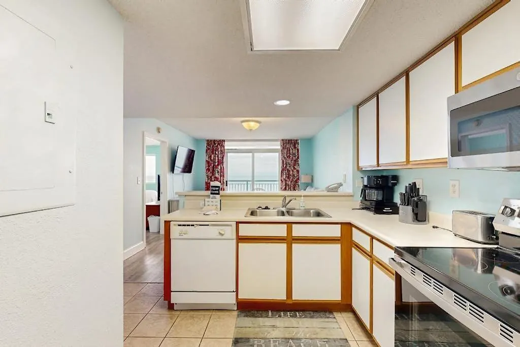 Roxanne Towers 1101-1