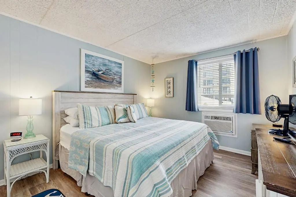 Colonial Condo 102-1