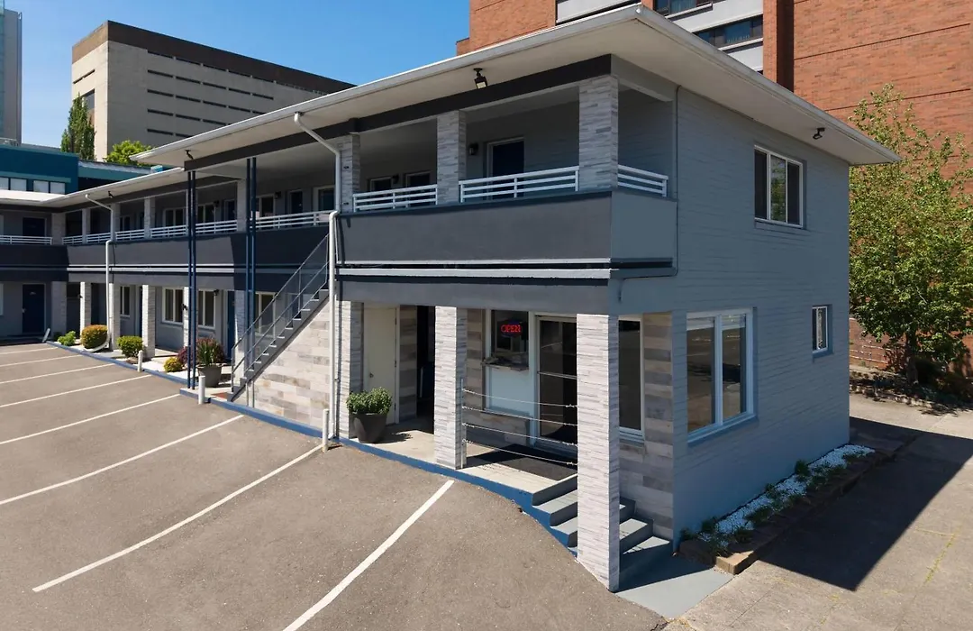 Travelodge By Wyndham Everett City Center-1