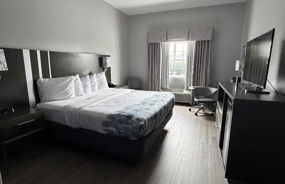 Guesthouse Inn & Suites Lexington-1