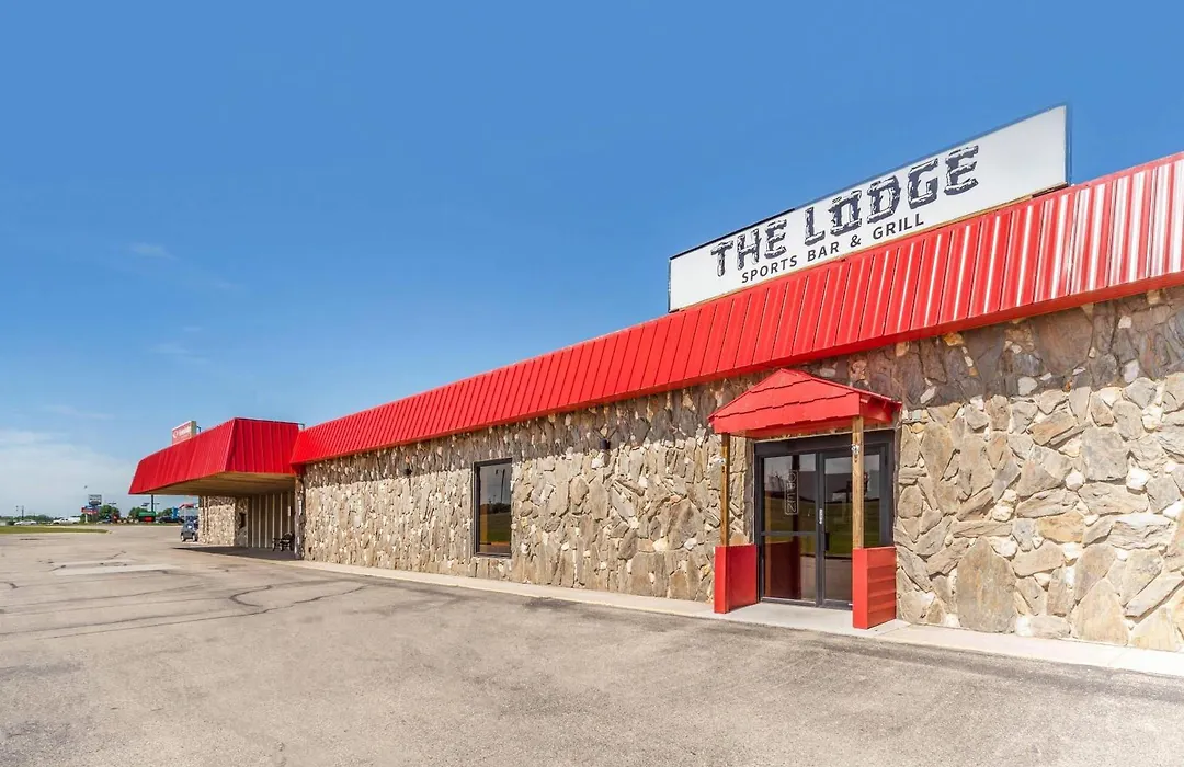 Econo Lodge Inn & Suites Brookings-1