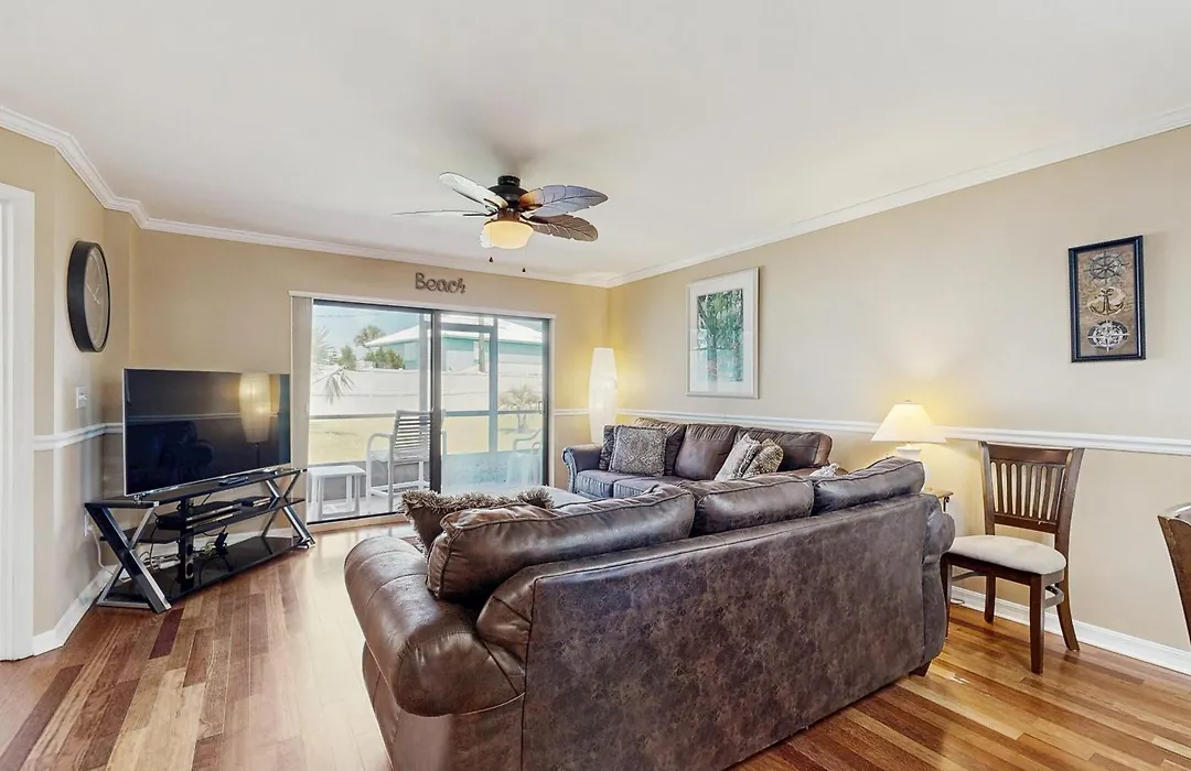 Waterfront Condo With Community Pools & Hot Tub - Walk To The Beach-1