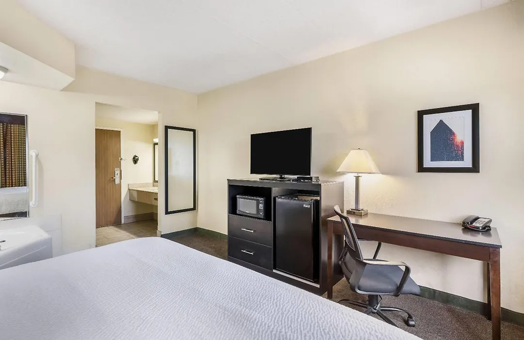 Baymont By Wyndham Janesville-1