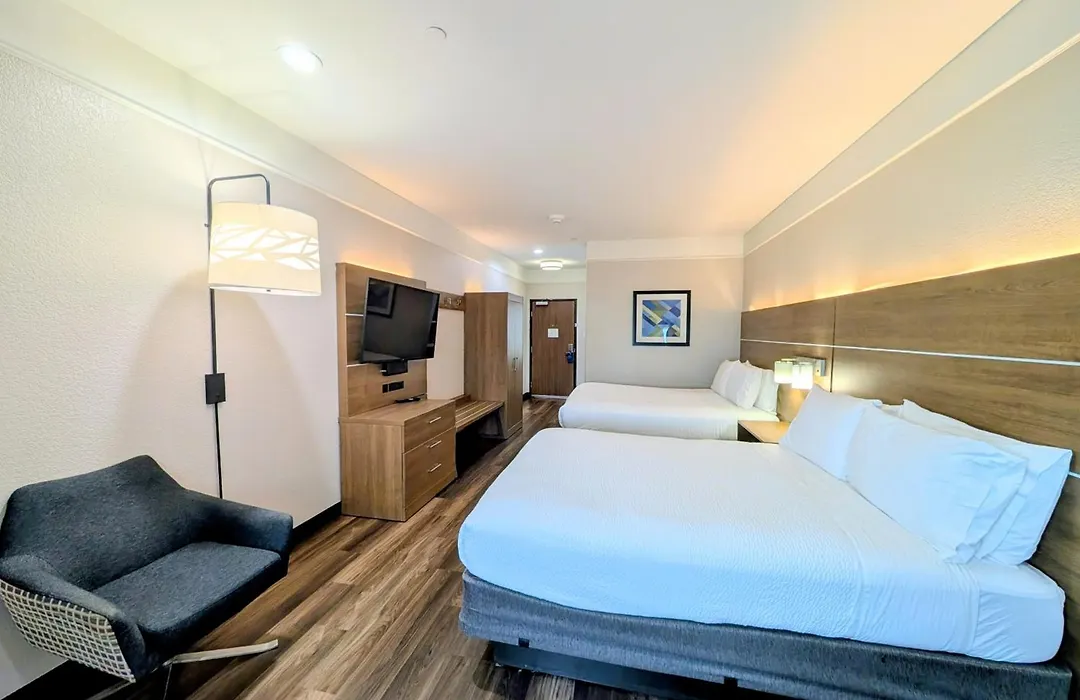 Holiday Inn Express & Suites Galveston West-Seawall-1