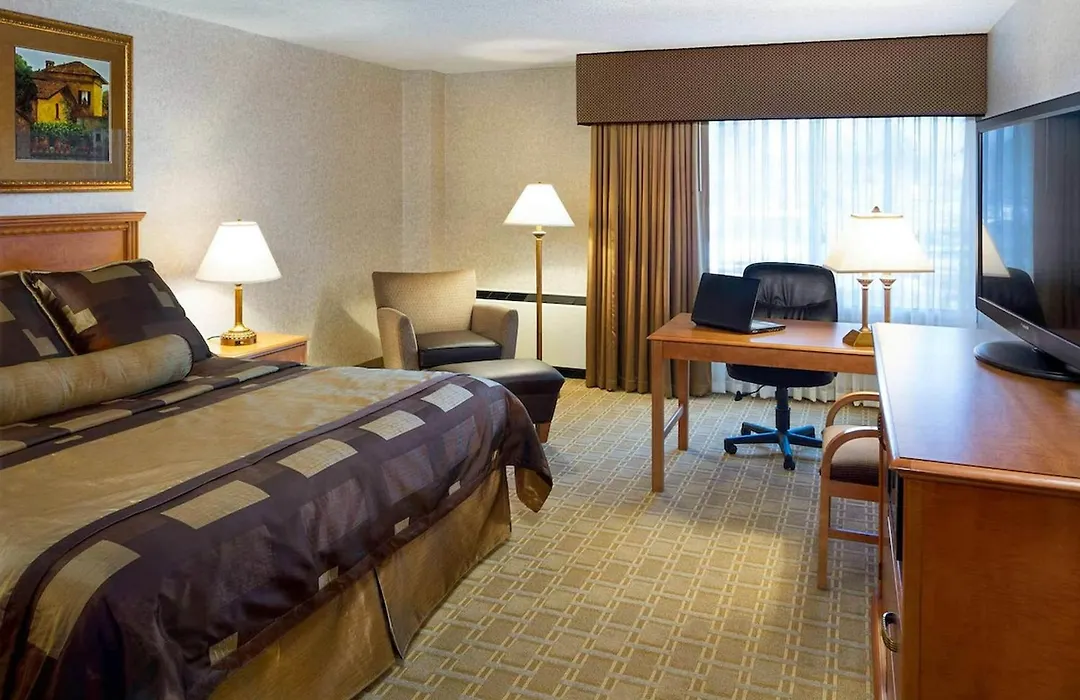 Bismarck Hotel And Conference Center-1