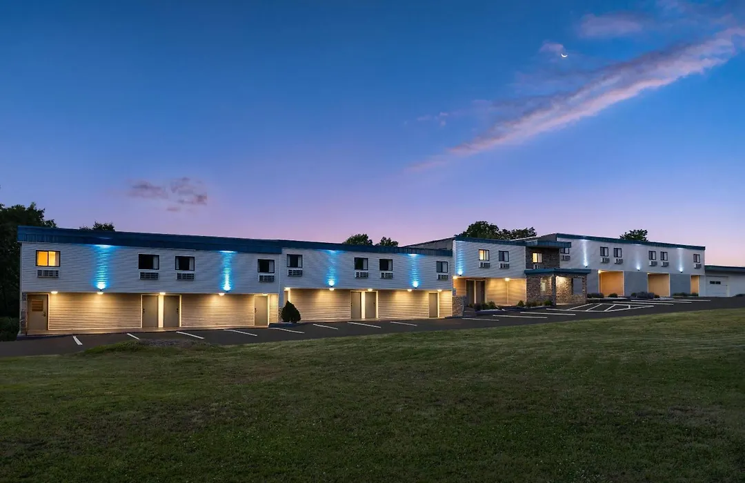 Days Inn By Wyndham Moosic-1
