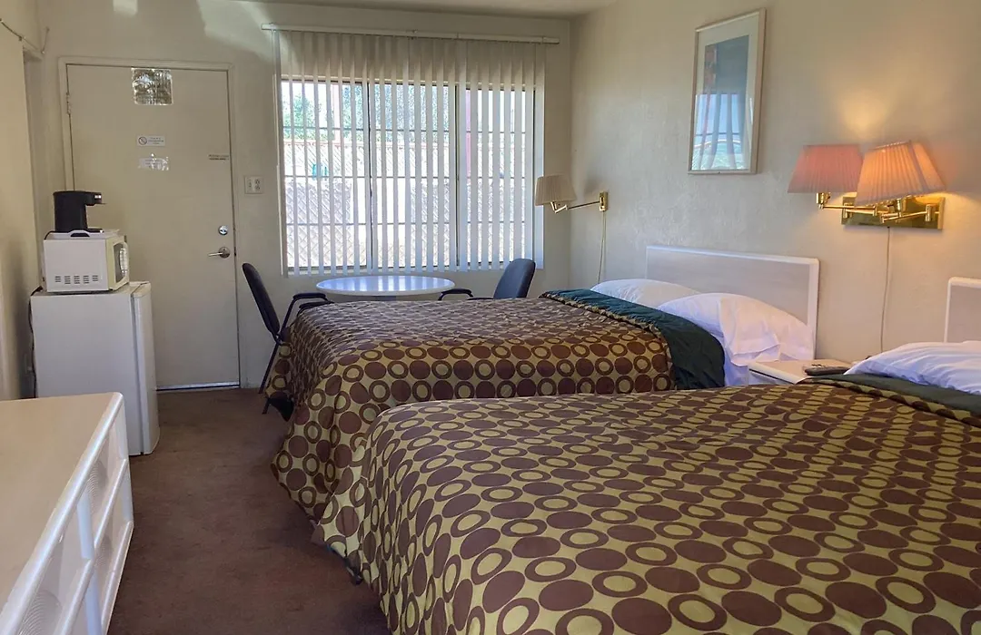 Safari Motor Inn - Joshua Tree-1