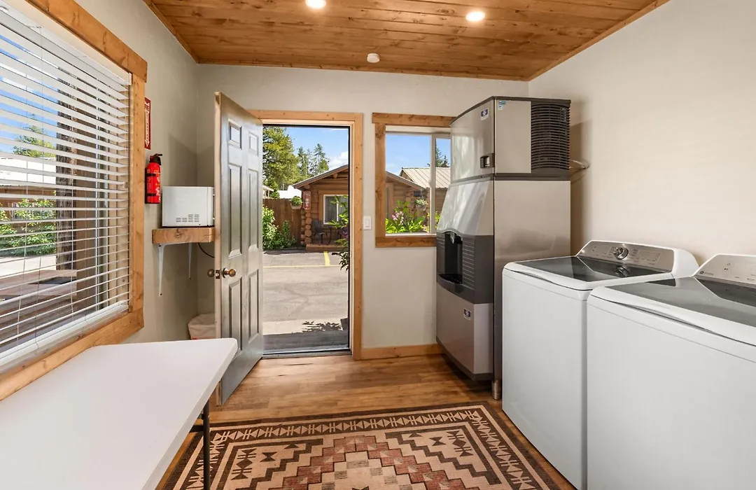 Elkhorn Cabins And Inn-1
