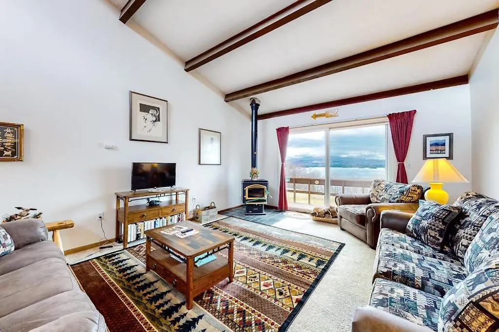 Fun-Filled Lakehouse W/Private Balcony, Free Wifi, Private W/D - Steps To Beach-1