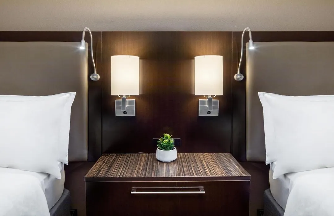 Holiday Inn And Suites Phoenix Airport North By Ihg-1