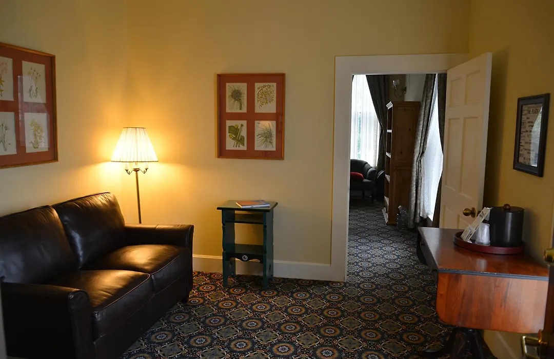 Historic Plaza Hotel-1