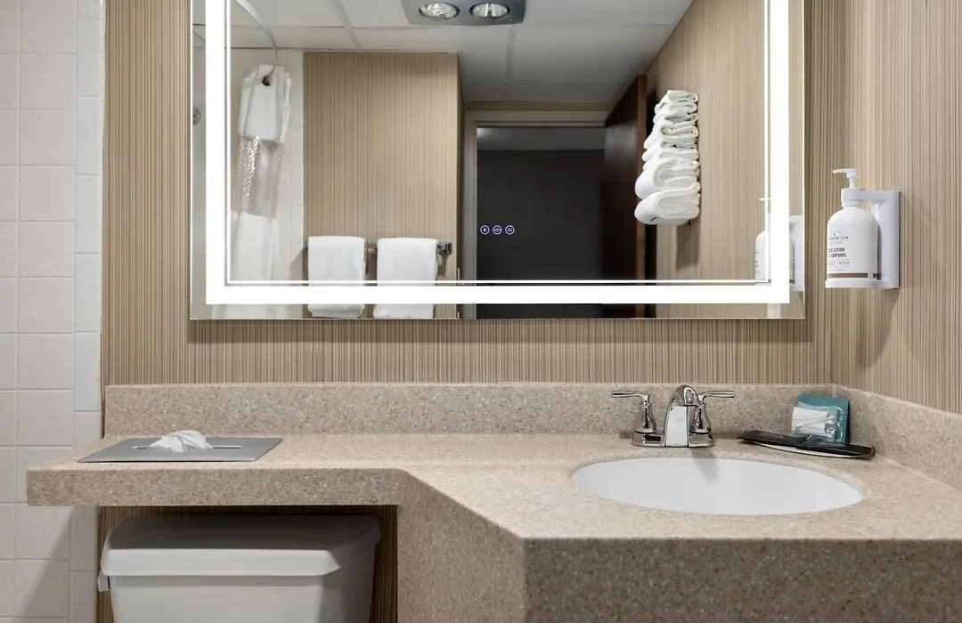 Ramada By Wyndham Grand Forks-1